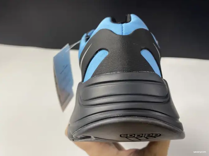 'Bright Cyan' GZ3079 Boost Yeezy 700 ADIDAS MNVN 0702